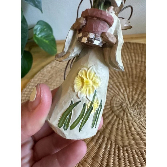 Angel Accents March Daffodil figurine - Picture 3 of 9